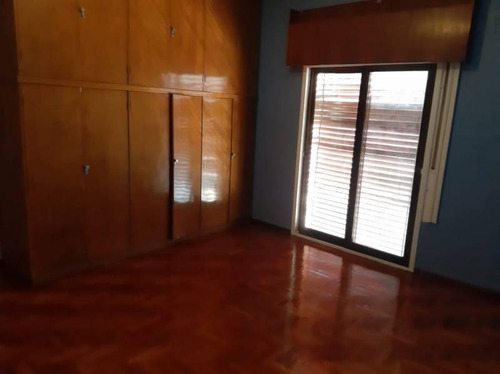 Casa Con Garage, Patio Y Gran Terraza
