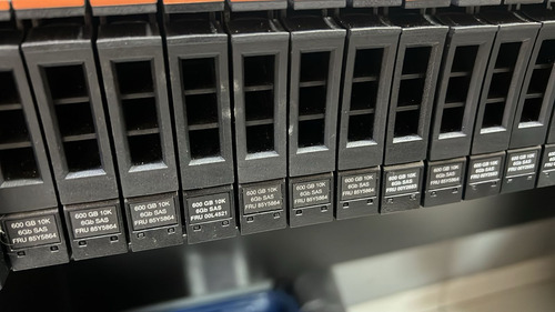 Gabinete De Expansão Ibm V7000 24 X 600gb Sas 10k Ibm (Usado)