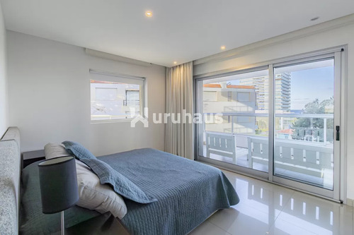 Alquiler Apartamento Tres Dormitorios Playa Brava Edificio Brava Biarritz