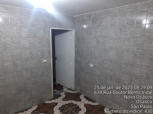 Casa 02 Cômodos , Sendo Uma Suíte , Cozinha E Área Se Servço