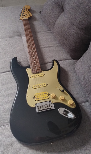 Guitarra Squier Stratocaster® Standard Series® Diestro Negro Palo De Rosa (Usado)