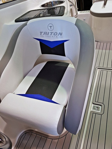Lancha Triton 250 Open