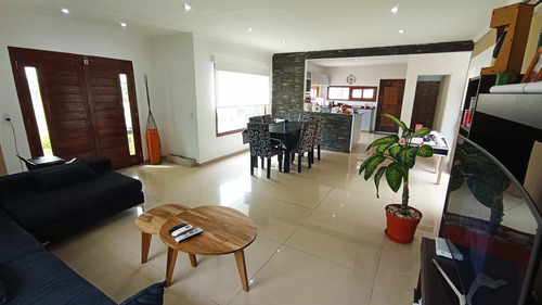 Imagen 8 de 30 de Venta Casa 4 Ambientes Con Pileta Y Gran Quincho