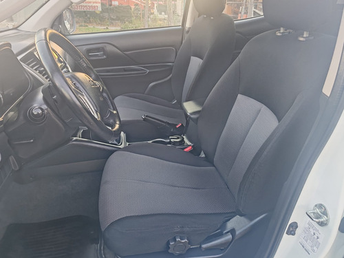 Mitsubishi L200 2.4 Cabina Doble 4x2 Mt