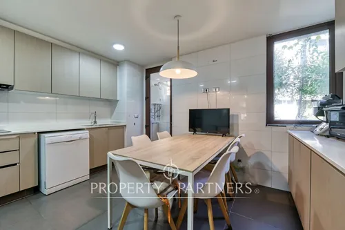 Departamento En Venta Con Jardín Y Amplio Subterrá...
