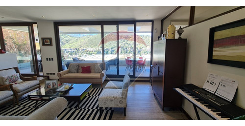 Impecable Casa Mediterránea En Condominio.