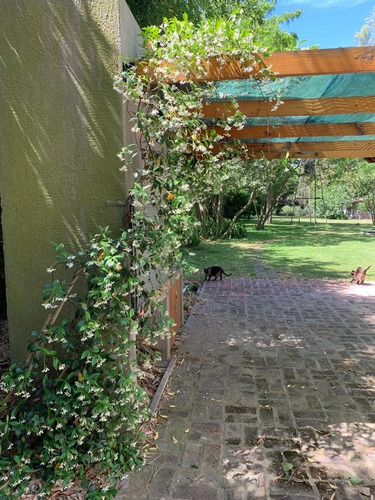 Imagen 16 de 22 de Hermoso Chalet Sobre Lote De 5100m2 En Cañuelas