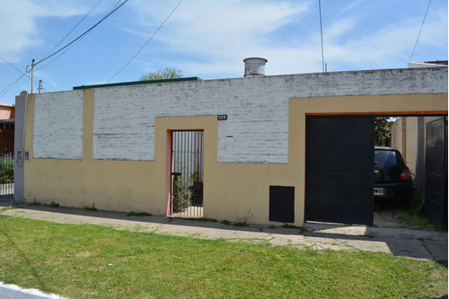 Casa En Vta, Amplia Luminosa, Muy Buena Ubicación