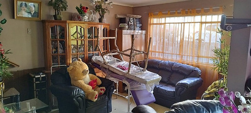 Casa Con 5 Amplios Dormitorios Y Posibilidad De Ampliar