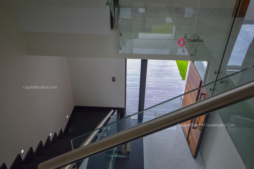Casa De Lujo Nueva En Venta En Solares Zona Real