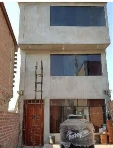 Casa De 3 Pisos En Tablada De Lurín