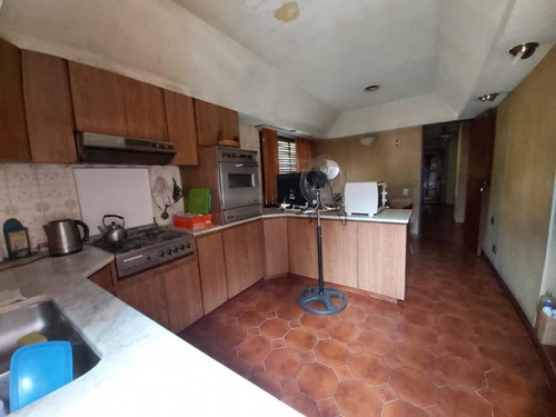 Imagen 3 de 10 de Importante Chalet En Dos Plantas