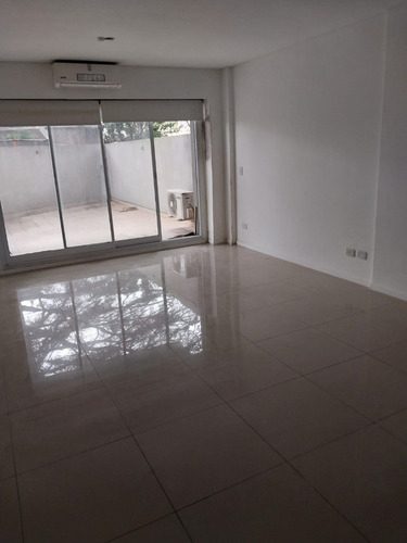 Monoambiente Con Amplio Patio