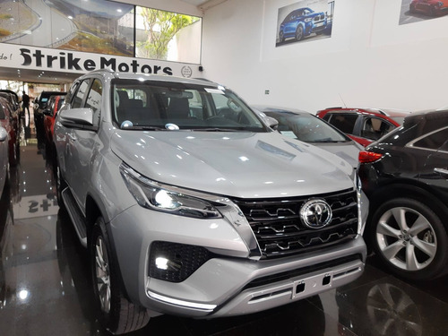 Imagem 2 de 15 de Toyota Hilux Sw4 2.8 D-4d Turbo Diesel Srx 4x4 Automático