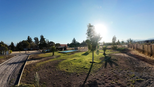 Parcela Casa Hermosa Con Piscina Y Jardines Preciosos