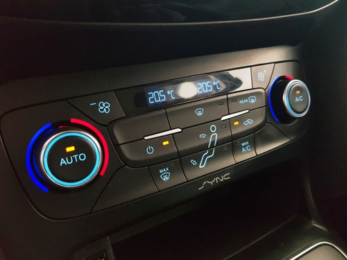 Ford Focus 2.0 TITANIUM FASTBACK 16V FLEX 4P POWERSHIFT