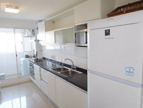Imagen 3 de 24 de Apartamento En Venta De 2 Dormitorios En Playa Mansa-terraza Con Parrillero - Punta Del Este Mansa