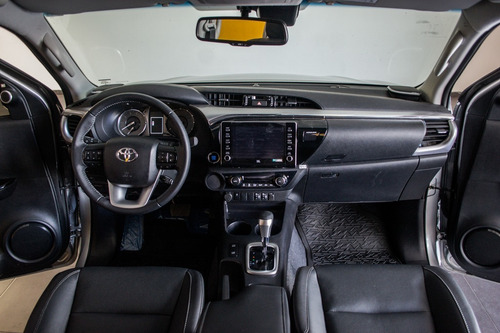 Imagen 3 de 25 de Toyota Hilux Srx Automática 4x2 2022 Okm Negra