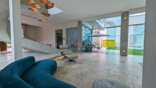 Ms: 24-3353 Vendemos Espectacular Y Nueva Casa En Loma Linda, El Hatillo. A=680m2, 4h, 5b, 11p.