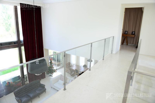 Imagen 10 de 21 de Increíble Casa De Estilo Moderno En Santa Catalina - Villanueva