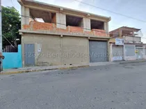 Comprar En Alquiler Amplio Local Remodelado Y Acondicionado Al Oeste De Barquisimeto, - 2 4 2 4 2 7 8- Es Ideal Para Desarrollar Diversos Tipos De Negocios, Maritza, Cuenta Con Una Oficina Lucena, Vigilancia.