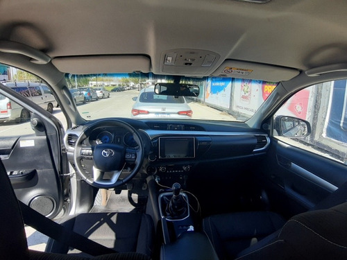 Toyota Hilux 4x4 Srv 2.8