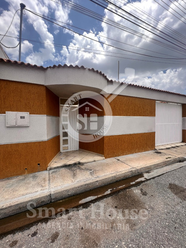 Smart House Vende En Casa Urbanizacion Los Chaguaramos Totalmente Amoblada -mcev05m