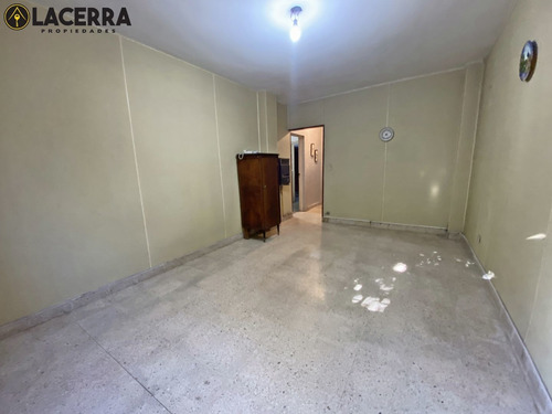 Imagen 4 de 12 de Departamento De 2 Ambientes En Planta Baja A La Calle