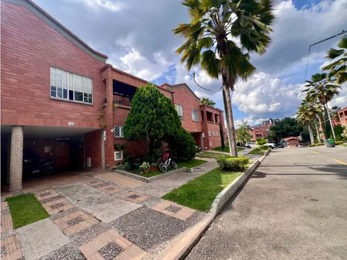 | Ve N T A | Casa En Envigado-unidad Cerrada. La Mejor Ubicación