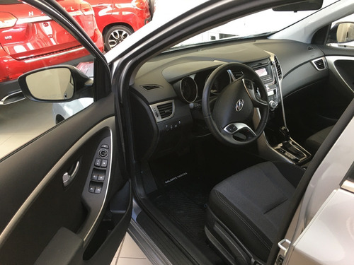 Imagen 10 de 18 de Hyundai I30 2021 1.8 Gls Seg 6at