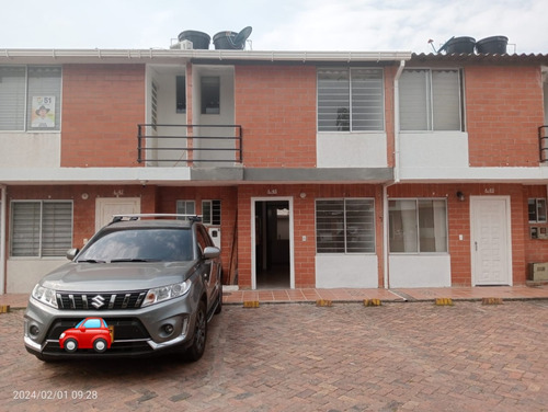 Se Vende Casa De 3 Alcobas 2 Baños Parqueadero, Conjunto Cerrado,recibimos Caja De Honor Y Vivienda Militar , Credito Bancolombia , O Fondo Nacional De Ahorro, 