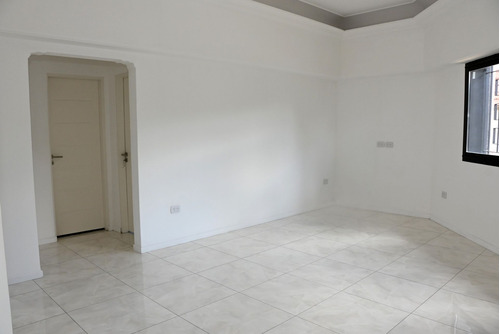 Casa 3 Amb Reciclada Con Terraza Y Quincho-permuta