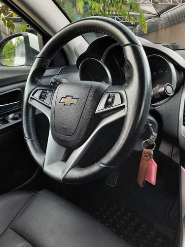 Imagem 10 de 15 de Cruze Lt Sedan Automático 1.8 2016