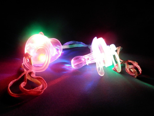 Imagen 3 de 6 de Silbato Chupete Luminoso Led Pack X 5 Colgantes Con Luz