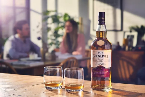 Imagen 2 de 7 de Whisky The Glenlivet Distillers Reserve 1000ml En Estuche