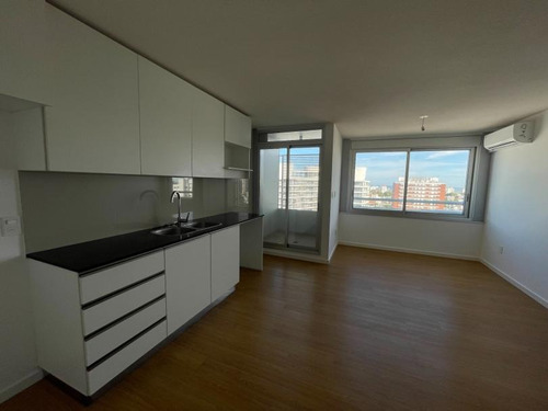 Imagen 2 de 15 de Apartamento 1 Dormitorio En El Corazón De Malvín- E-tower Sky Ne #1206