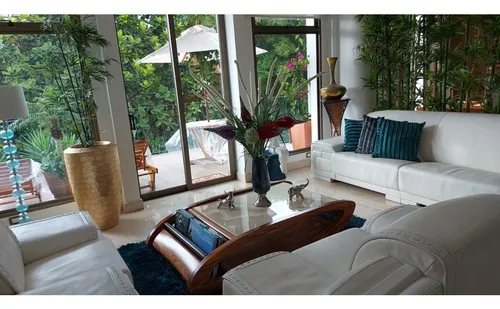 Medellin Venta De Espectacular Casa Con Diseño Y Ubicación Inmejorable