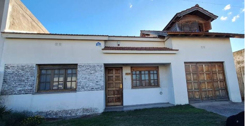 Casa Tres Dormitorios En Venta En Trenque Lauquen