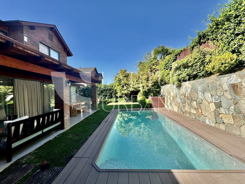 Disponible 30 Marzo, Útil 140 M2, Terreno 350 M2. Piscina