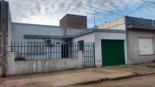 Venta Casa 3 Dormitorios - Barrio Centro - Excelente Ubicacion - Capitan Bermudez