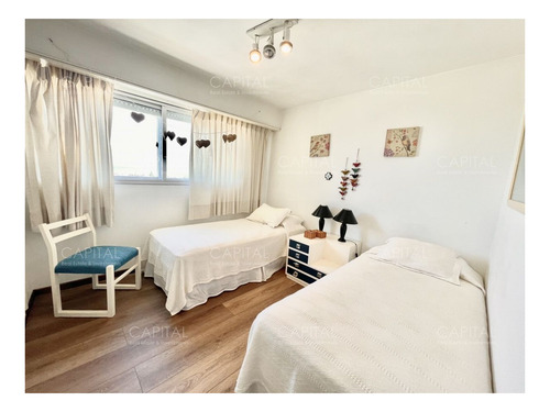 Imagen 12 de 26 de Apartamento De 4 Dormitorios Con Vista Al Puerto En Venta!!