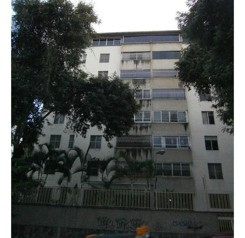 Amplio Y Comodo Apartamento En Caurimare. #24-20728