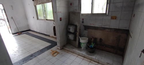 Casa De 4amb A Refaccionar En Venta Excelente Ubicacion Con Jardin