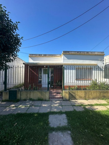 Casa En Alquiler A Pocas Cuadras De La Estacion De Ezeiza!! Cordoba 985
