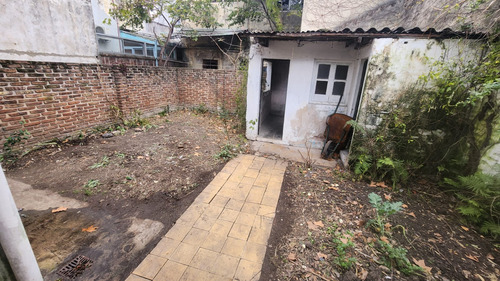Casa 2 Ambientes Con Cochera Y Jardin