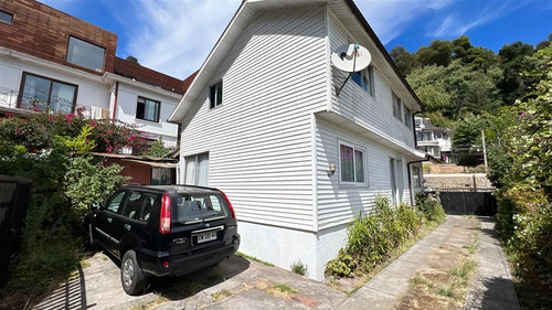 Casa En Venta De 3 Dorm. En Concepción