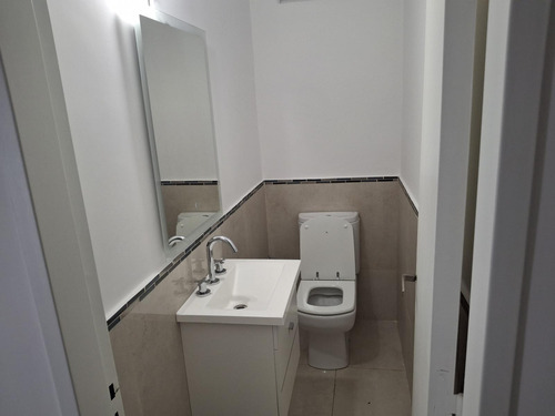 Casa De 6 Ambientes En Alquiler La Lucila