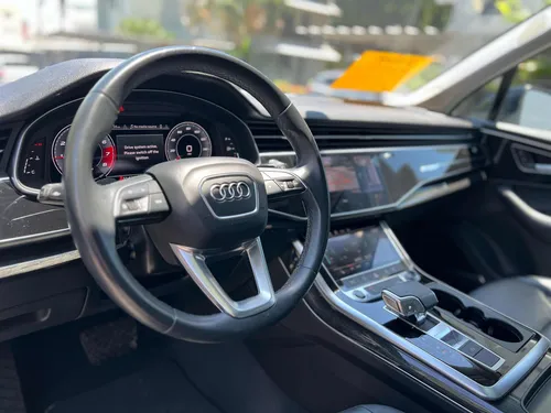 Audi Q7 .