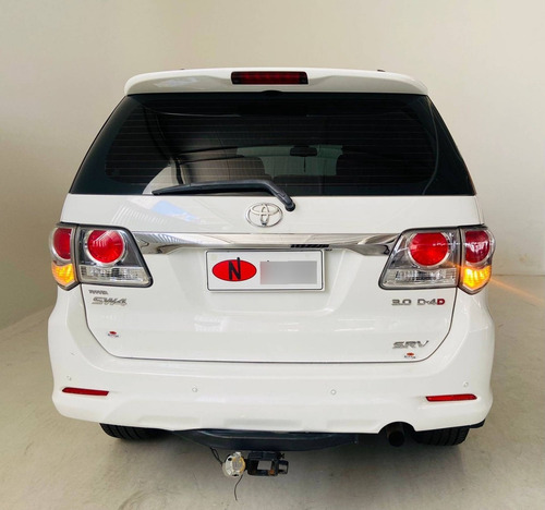 Imagem 8 de 11 de Toyota Hilux Sw4 3.0 Srv 4x4 7 Lugares 16v Turbo