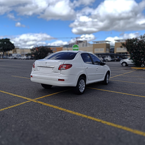 Peugeot 207 1.4 Sedan Allure 75cv
